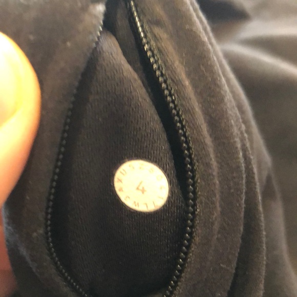 Lululemon Women’s Black 1/4-Zip - Black - Size 4 - Picture 4 of 4
